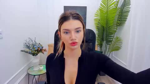 Snapshot of selenaemoore chatting on 11, 9, 2025 selenaemoore online show from 11, 9, 2025