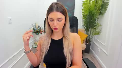 selenaemoore online show from 14, 11, 2025