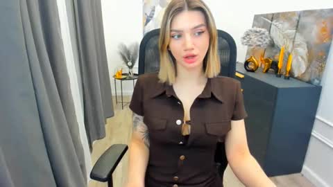 selenaemoore online show from 28, 3, 2026