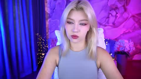 selenairis online show from 19, 9, 2025