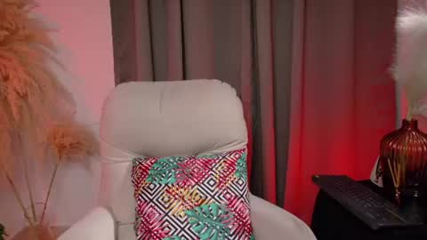 Snapshot of selenenova chatting on 14, 7, 2026 Selene Nova online show from 14, 7, 2026