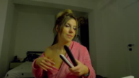 sellena_angels online show from 4, 4, 2026