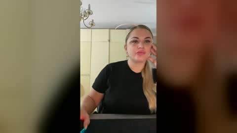 Snapshot of selviana chatting on 2, 12, 2025 Alina online show from 2, 12, 2025