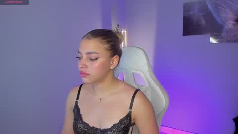 Snapshot of selyn_ chatting on 4, 12, 2024 Selyn online show from 4, 12, 2024