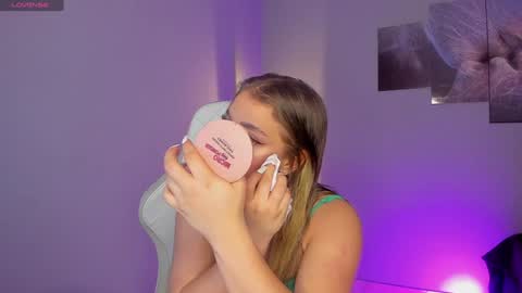 Snapshot of selyn_ chatting on 5, 12, 2024 Selyn online show from 5, 12, 2024