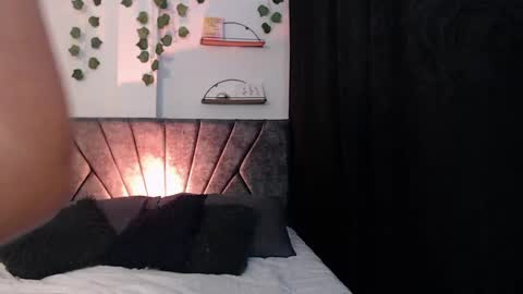 Camille and sophie online show from 18, 2, 2025