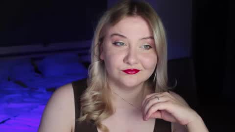 Snapshot of sensual_girrrl chatting on 18, 5, 2026 Ilona online show from 18, 5, 2026