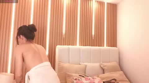 Snapshot of sensual_kim77 chatting on 23, 6, 2026 Sensual Kim77 online show from 23, 6, 2026