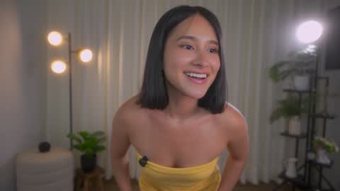 Maria- OF sensual bee online show from 7, 1, 2025