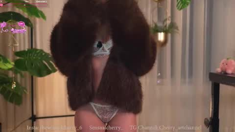 Maria- OF sensual bee online show from 26, 11, 2025