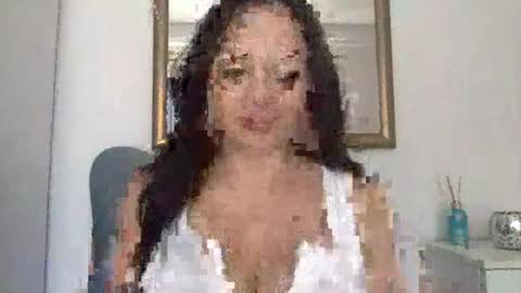 sensuallstella online show from 8, 10, 2025