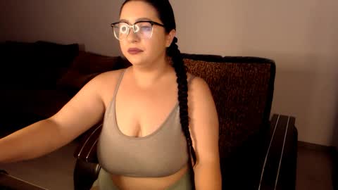 Snapshot of sensualmonique chatting on 9, 9, 2025 SensualMonique online show from 9, 9, 2025
