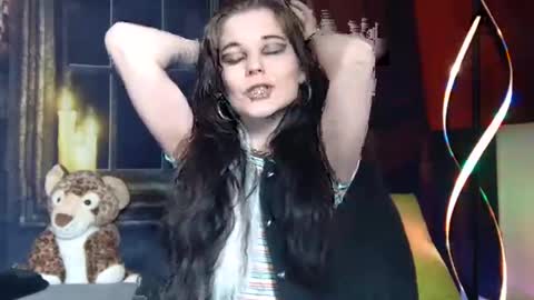 Snapshot of seraphinmunster chatting on 1, 2, 2025 Seraphin Munster online show from 1, 2, 2025