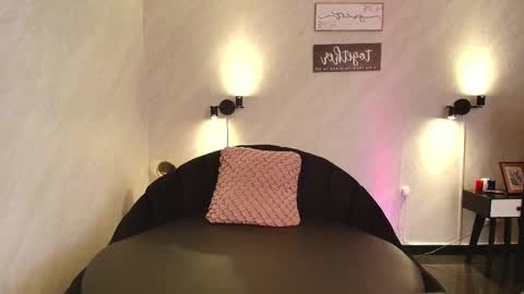 Seren  Follow me online show from 15, 2, 2025