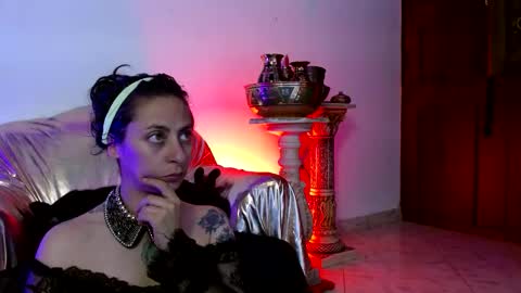 Snapshot of serena_xyz chatting on 28, 10, 2025 Serena Xyz online show from 28, 10, 2025