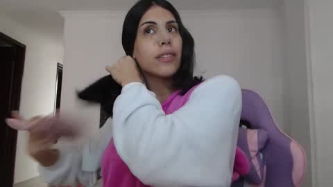 sararoussee online show from 17, 4, 2026