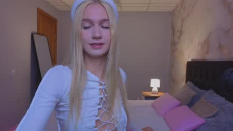 Snapshot of serenastile chatting on 31, 5, 2026 SerenaStile online show from 31, 5, 2026