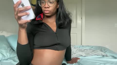 Snapshot of serenitybee chatting on 29, 4, 2026 Serenity Bee online show from 29, 4, 2026