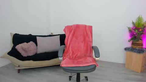 Snapshot of serennax chatting on 28, 11, 2025 Serena online show from 28, 11, 2025