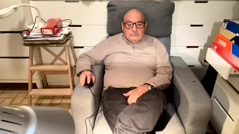 serge8413 online show from 4, 1, 2025