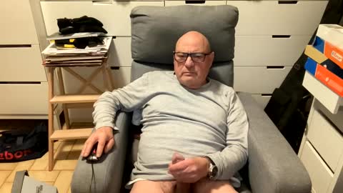 serge8413 online show from 8, 2, 2025