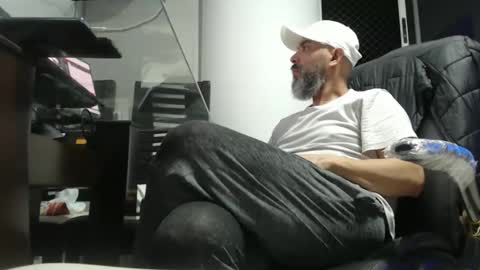 Snapshot of serioyhetero19 chatting on 28, 11, 2025 hetero serio discreto online show from 28, 11, 2025