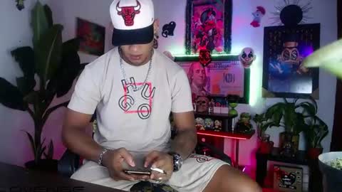 Aharon  ravelo online show from 8, 7, 2026
