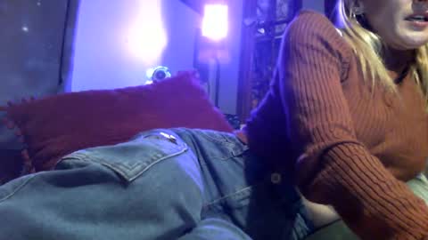 Snapshot of sexxileeah42o chatting on 4, 7, 2026 Leeah CloudZzz online show from 4, 7, 2026