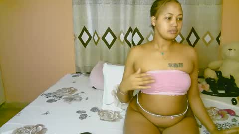 Snapshot of sexy_bluegirl chatting on 3, 10, 2025 sexy_bluegirl online show from 3, 10, 2025
