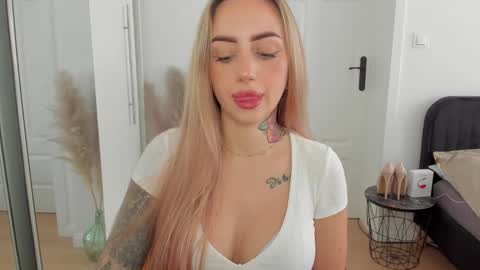Snapshot of sexy_coralie chatting on 13, 9, 2025 C o r a l i e online show from 13, 9, 2025