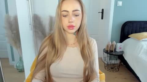 Snapshot of sexy_coralie chatting on 27, 4, 2026 C o r a l i e online show from 27, 4, 2026