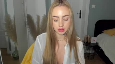 Snapshot of sexy_coralie chatting on 29, 4, 2026 C o r a l i e online show from 29, 4, 2026