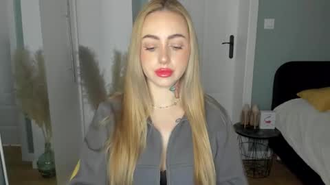 Snapshot of sexy_coralie chatting on 10, 5, 2026 C o r a l i e online show from 10, 5, 2026