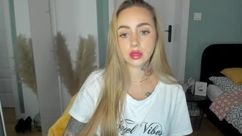 Snapshot of sexy_coralie chatting on 14, 7, 2026 C o r a l i e online show from 14, 7, 2026