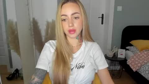 Snapshot of sexy_coralie chatting on 16, 7, 2026 C o r a l i e online show from 16, 7, 2026