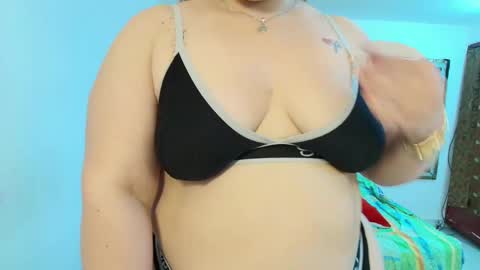 Snapshot of sexy_curvi chatting on 10, 2, 2025 karla instagram online show from 10, 2, 2025