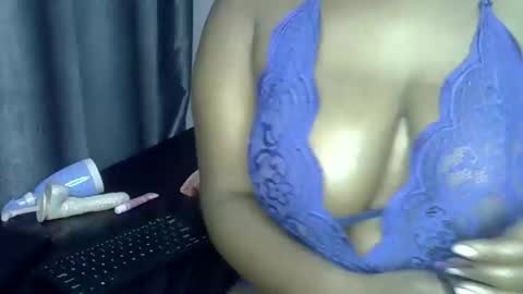 Snapshot of sexy_divia_ chatting on 12, 1, 2026 freaky online show from 12, 1, 2026