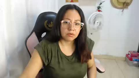 Snapshot of sexy_goddes1 chatting on 18, 10, 2025 layla violeta gomez online show from 18, 10, 2025