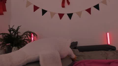 Ellie Mia online show from 8, 1, 2025