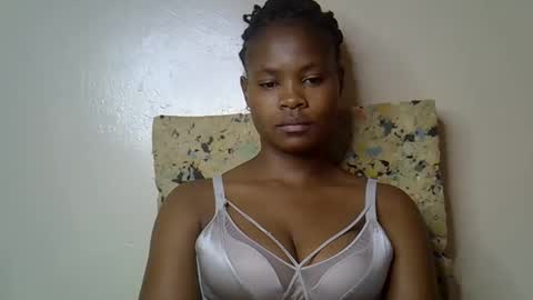 Snapshot of sexy_molyne chatting on 29, 4, 2026 Molyne online show from 29, 4, 2026