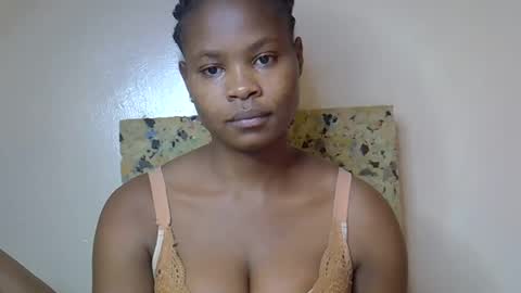 Snapshot of sexy_molyne chatting on 1, 5, 2026 Molyne online show from 1, 5, 2026