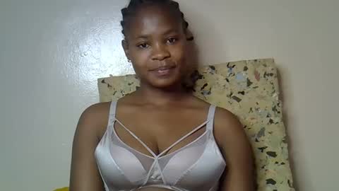 Snapshot of sexy_molyne chatting on 13, 5, 2026 Molyne online show from 13, 5, 2026