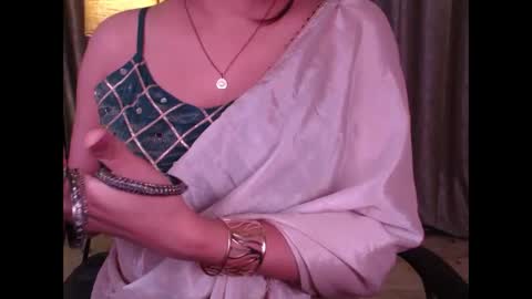 Snapshot of sexy_myra18 chatting on 17, 11, 2025 myra online show from 17, 11, 2025