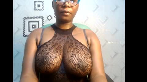 Snapshot of sexy_pearl12 chatting on 2, 2, 2025 zoe online show from 2, 2, 2025