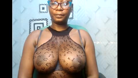 Snapshot of sexy_pearl12 chatting on 6, 2, 2025 zoe online show from 6, 2, 2025