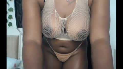 Snapshot of sexy_pearl12 chatting on 21, 9, 2025 zoe online show from 21, 9, 2025