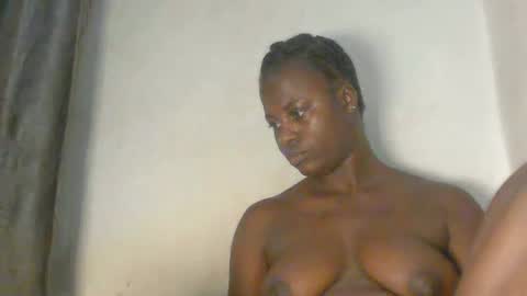 Snapshot of sexy_petitqueen chatting on 6, 5, 2026 sexy_petitqueen online show from 6, 5, 2026