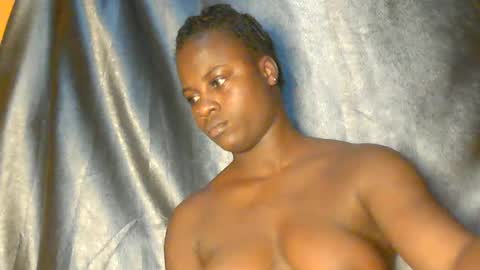 Snapshot of sexy_petitqueen chatting on 11, 5, 2026 sexy_petitqueen online show from 11, 5, 2026