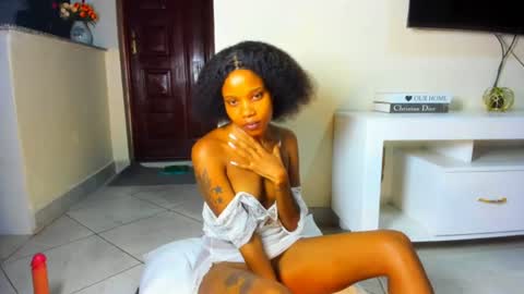 Snapshot of sexy_red99 chatting on 25, 6, 2026 red online show from 25, 6, 2026