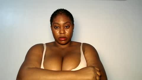 Snapshot of sexy_wetpussyy chatting on 10, 11, 2025 Luna online show from 10, 11, 2025